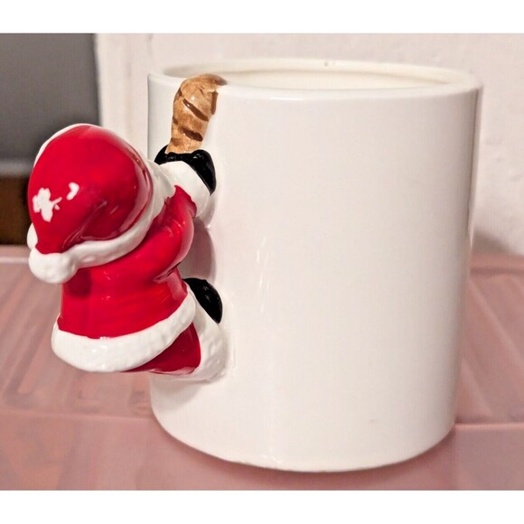 Vintage 1970's Christmas Wreath Coffee Mug Cup Santa Clause Handle 3.5-in Gift - Picture 4 of 5